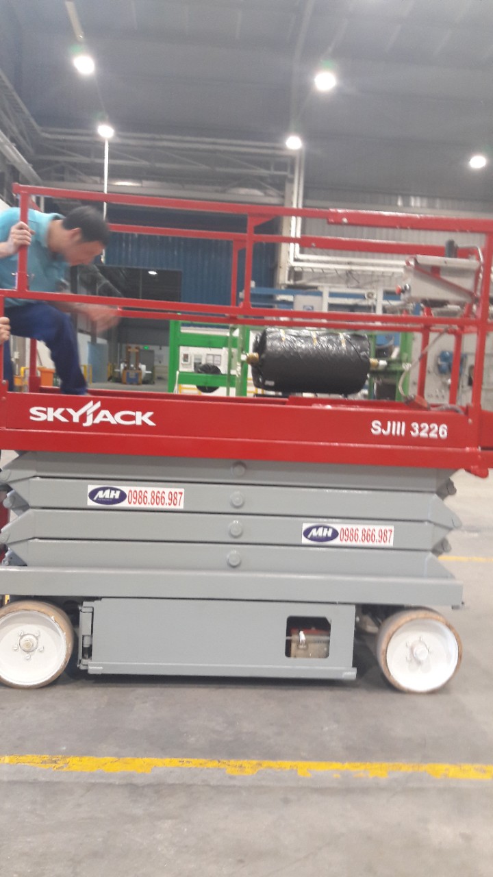xe nâng người xe nâng người