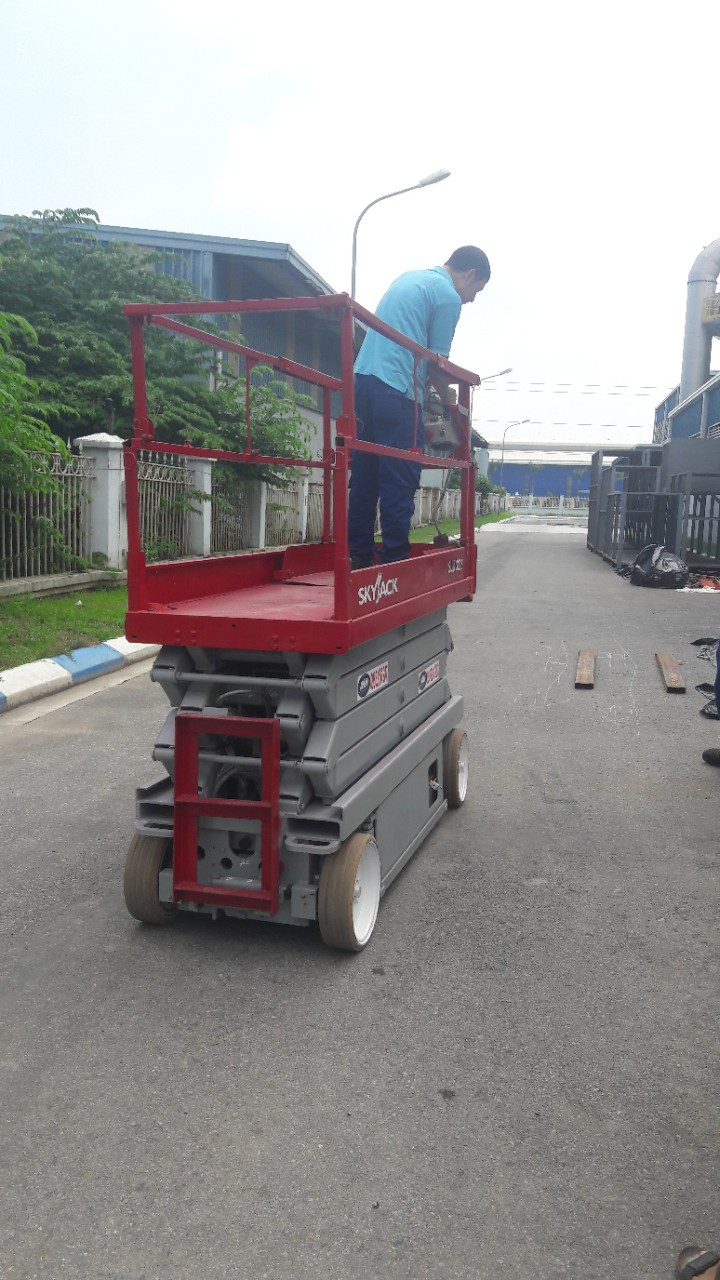 xe nâng người xe nâng người