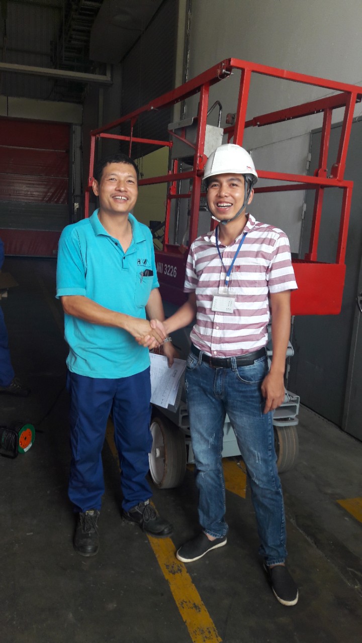 xe nâng người xe nâng người