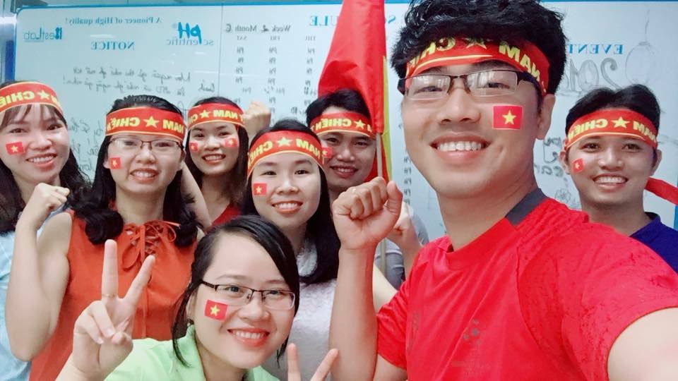 HÃY TẠO MỘT MÔI TRƯỜNG VUI VẺ, THOẢI MÁI VỚI NHÂN VIÊN VÀ ĐỒNG NGHIỆP! HÃY TẠO MỘT MÔI TRƯỜNG VUI VẺ, THOẢI MÁI VỚI NHÂN VIÊN VÀ ĐỒNG NGHIỆP!