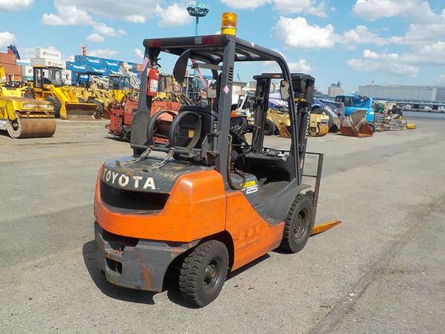 Xe nâng gas cũ Toyota Model 02-8FG25, năm sx 2011, hàng đẹp, chính hãng, giao nhanh Xe nâng gas cũ Toyota Model 02-8FG25, năm sx 2011, hàng đẹp, chính hãng, giao nhanh