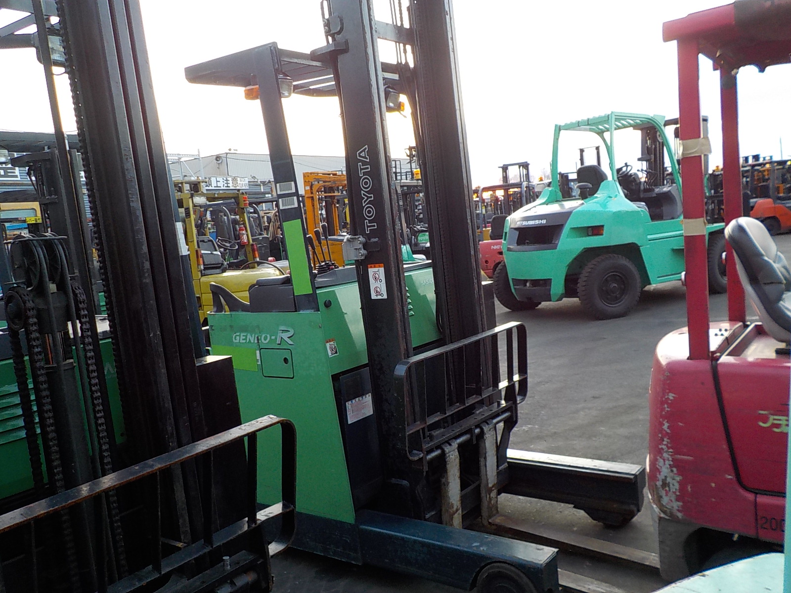 Xe nâng điện Toyota, reach truck, đã qua sử dụng Xe nâng điện Toyota, reach truck, đã qua sử dụng