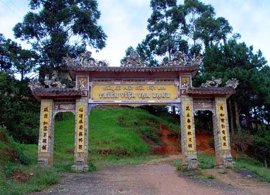 Cổng thiền viện vạn hạnh Đà Lạt Cổng thiền viện vạn hạnh Đà Lạt
