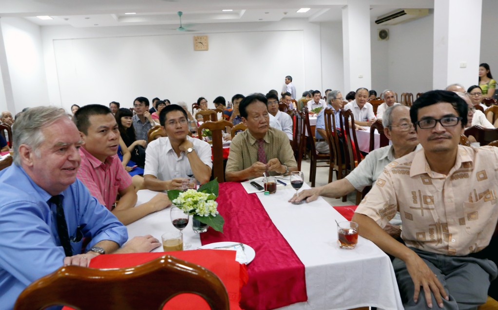 Nhà xuất bản Tri Thức kỷ niệm 10 năm thành lập Nhà xuất bản Tri Thức kỷ niệm 10 năm thành lập