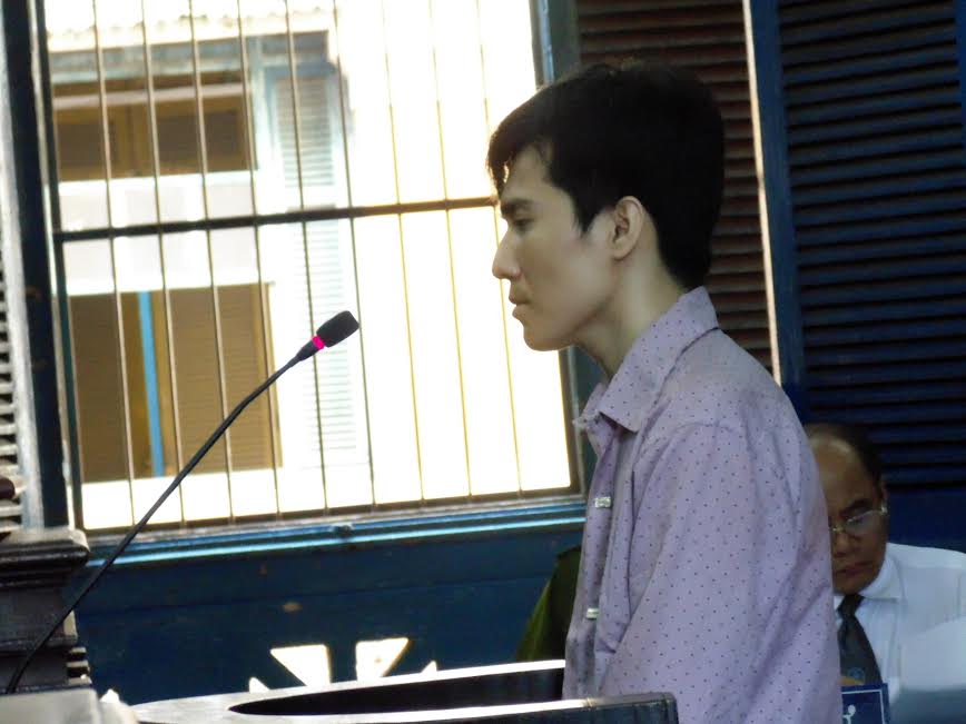 Mang xăng đốt người yêu vì đòi chia tay Mang xăng đốt người yêu vì đòi chia tay