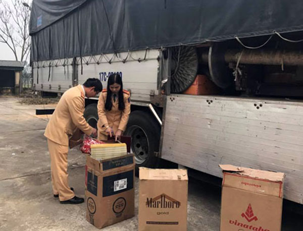 CSGT phát hiện xe tải vận chuyển 1.220 bao thuốc lá lậu CSGT phát hiện xe tải vận chuyển 1.220 bao thuốc lá lậu