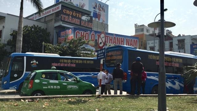 Kiến nghị Bộ GTVT vào cuộc vụ xe dù sân bay Kiến nghị Bộ GTVT vào cuộc vụ xe dù sân bay