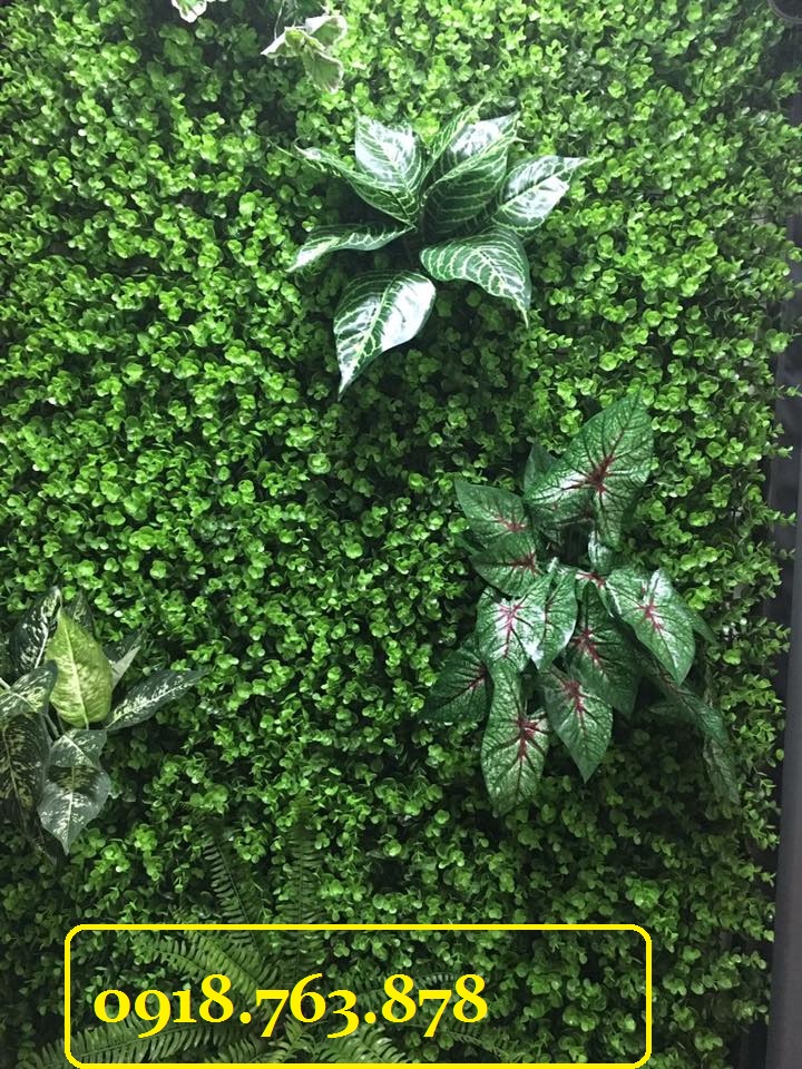Thi công tường cây lá nhựa giả trang trí giếng trời Thi công tường cây lá nhựa giả trang trí giếng trời