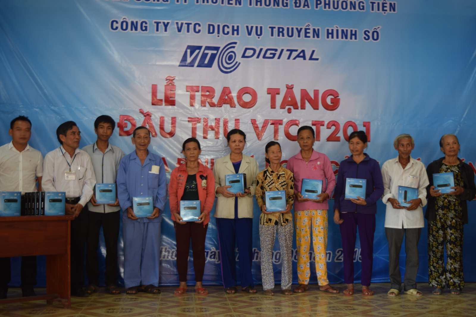 Truyền hình VTC tặng đầu thu T201 cho hộ dân nghèo Truyền hình VTC tặng đầu thu T201 cho hộ dân nghèo