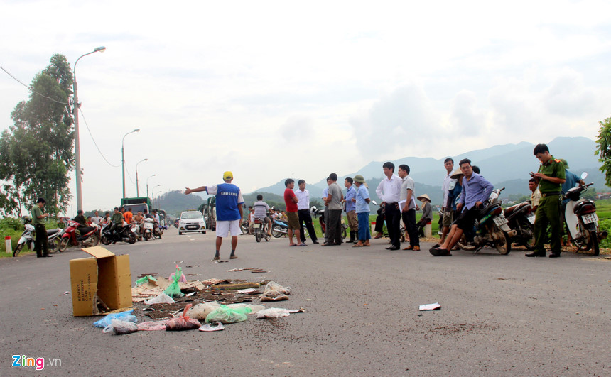 Ô nhiễm môi trường nghiêm trọng - Nạn "Ruồi tặc" hoành hành ở Sóc Sơn, Hà Nội Ô nhiễm môi trường nghiêm trọng - Nạn "Ruồi tặc" hoành hành ở Sóc Sơn, Hà Nội