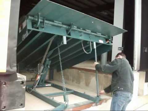 Dock leverler Sàn nâng thủy lực nối liền giữa sàn xe và mặt kho hỗ trợ vận chuyển hàng hóa
