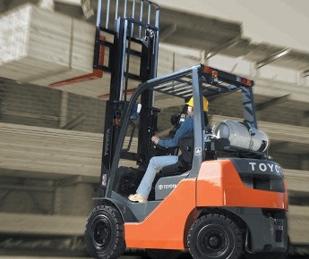 Hướng dẫn chọn loại xe nâng phù hợp với môi trường làm việc