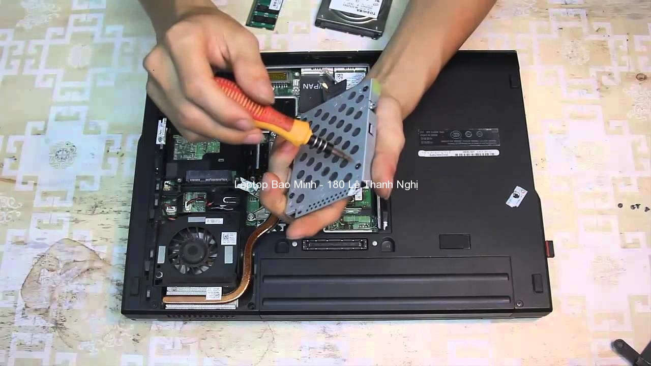 Thay o cung laptop