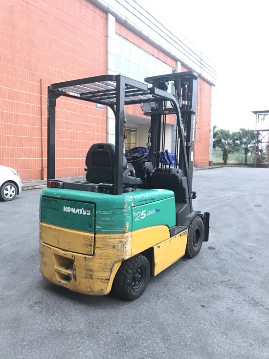 Thay nhớt xe nâng hàng - Thời điểm phải ghi nhớ Thay nhớt xe nâng hàng - Thời điểm phải ghi nhớ