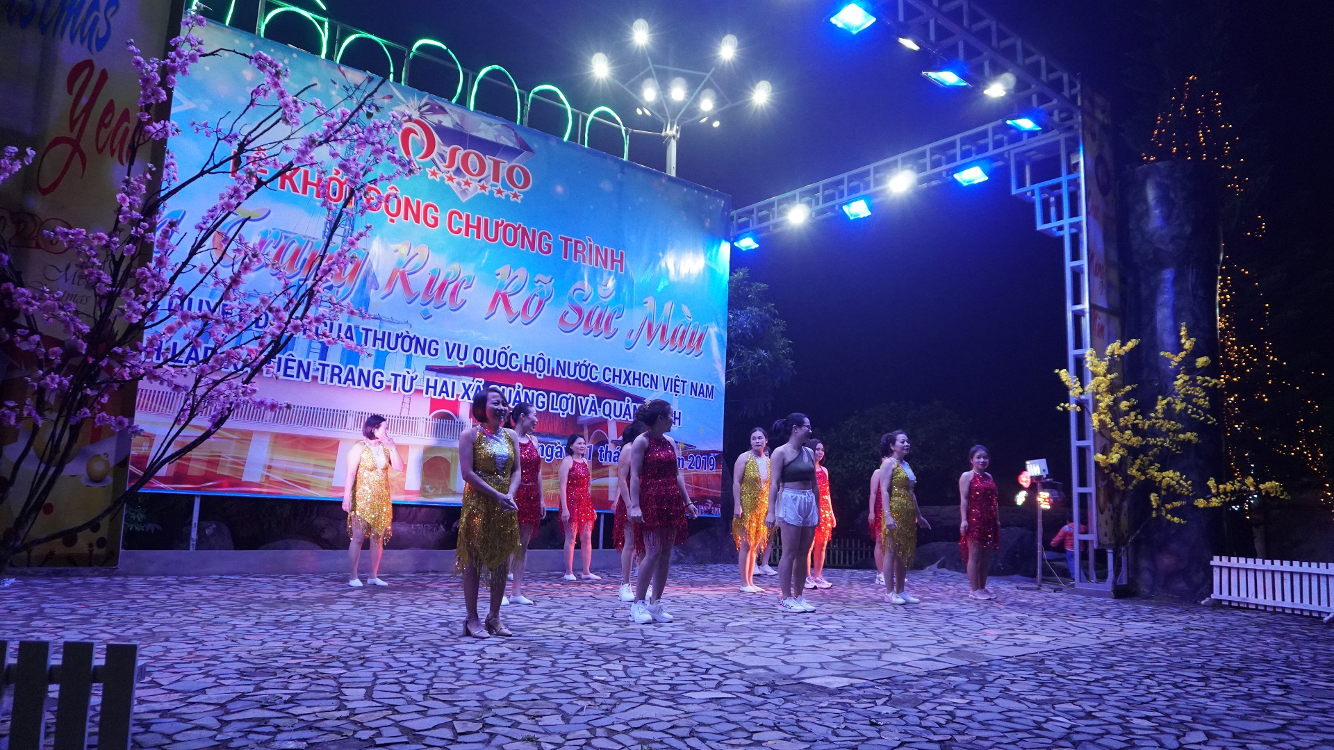 CHÙM ẢNH PHỐ CHỢ ĐỎ NHỮNG NGÀY GIÁP TẾT 2020 CHÙM ẢNH PHỐ CHỢ ĐỎ NHỮNG NGÀY GIÁP TẾT 2020