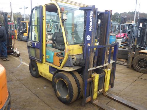Xe nâng dầu cũ ngồi lái hiệu Komatsu FD30HT-12 Xe nâng dầu cũ ngồi lái hiệu Komatsu FD30HT-12
