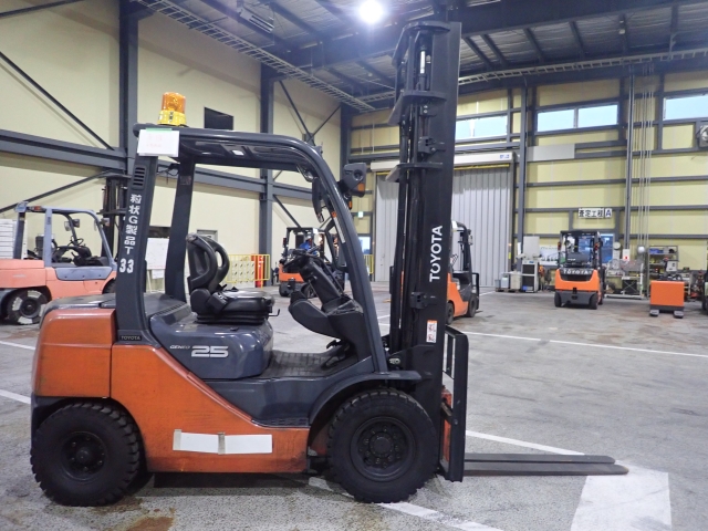 Xe nâng Toyota 50-8FD25