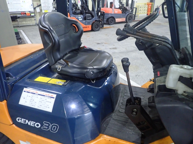 xe- nang-toyota-7FD30 xe- nang-toyota-7FD30
