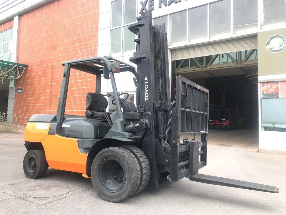 Xe nâng Toyota 7FD40 Xe nâng Toyota 7FD40