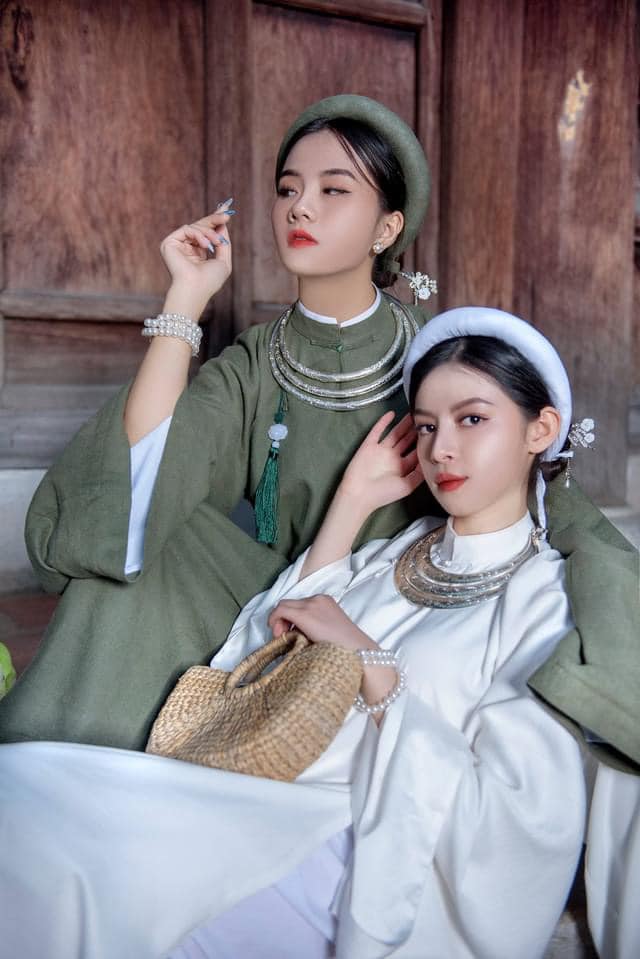 CHỊ CHỊ EM EM CHỊ CHỊ EM EM